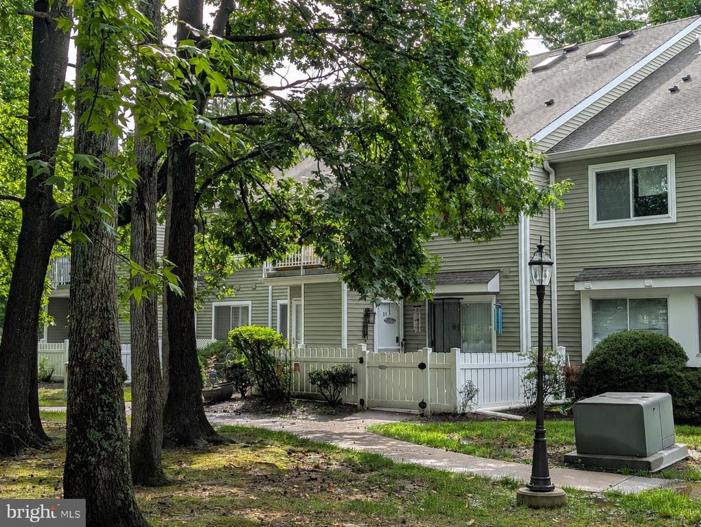 51 DEERBERRY LN, South Brunswick Twp, NJ 08852