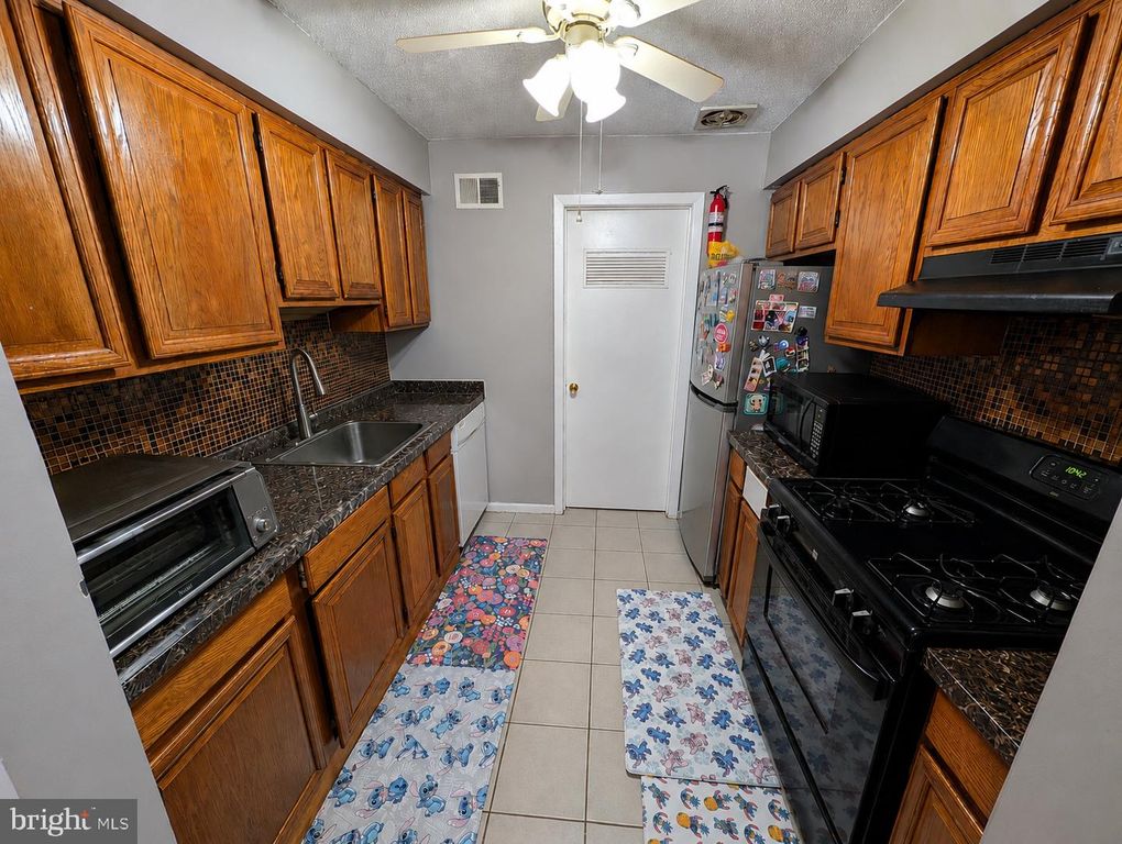 51 DEERBERRY LN, SOUTH BRUNSWICK TWP, NJ 08852 — photo 4