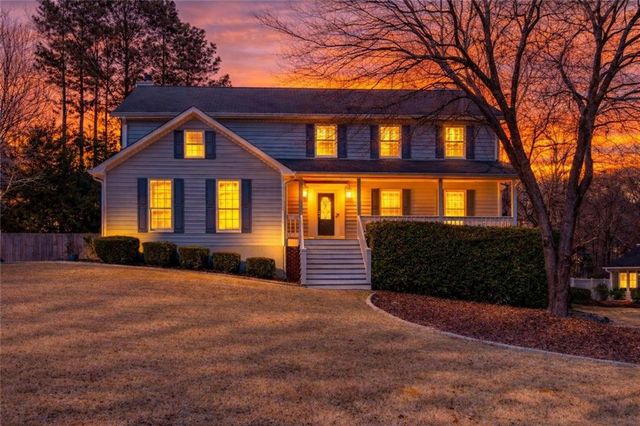 1974 Emerson Lake Circle, Snellville, GA 30078