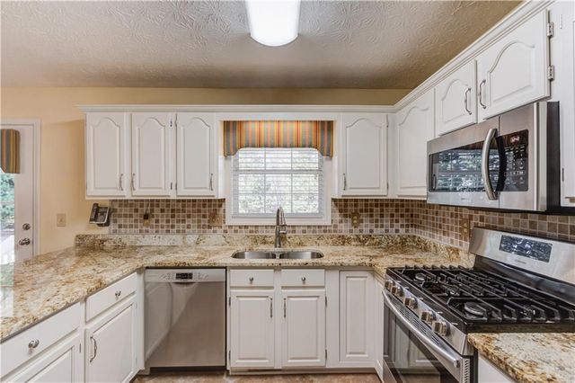 1974 Emerson Lake Circle, Snellville, GA 30078