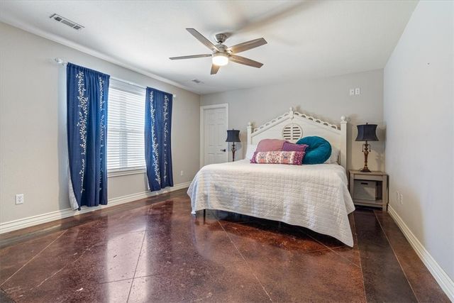 8271 S Lakeshore Drive, Rogers, AR 72756