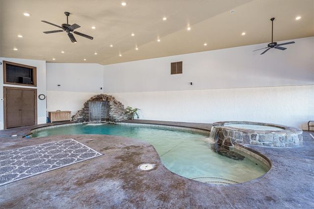 8271 S Lakeshore Drive, Rogers, AR 72756