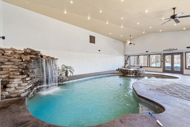 8271 S Lakeshore Drive, Rogers, AR 72756