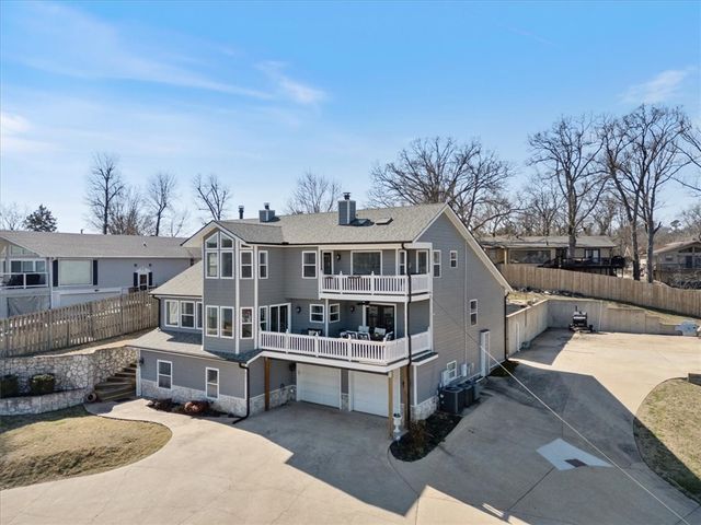 8271 S Lakeshore Drive, Rogers, AR 72756