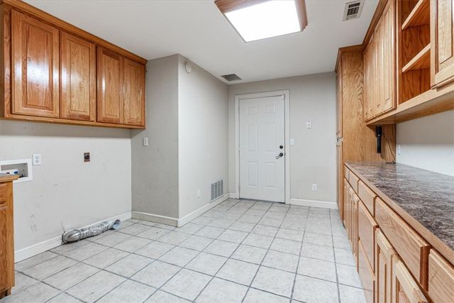 8271 S Lakeshore Drive, Rogers, AR 72756