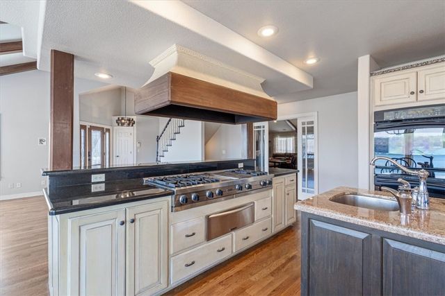 8271 S Lakeshore Drive, Rogers, AR 72756