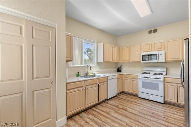 3924 Quiet Pine Street 203, Las Vegas, NV 89108