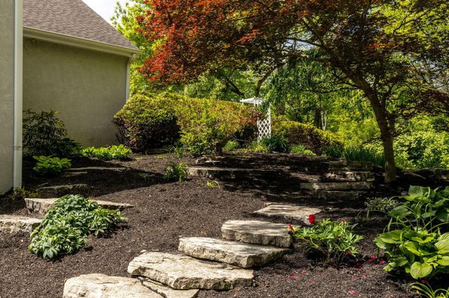2323 Colts Neck Road, Blacklick, OH 43004
