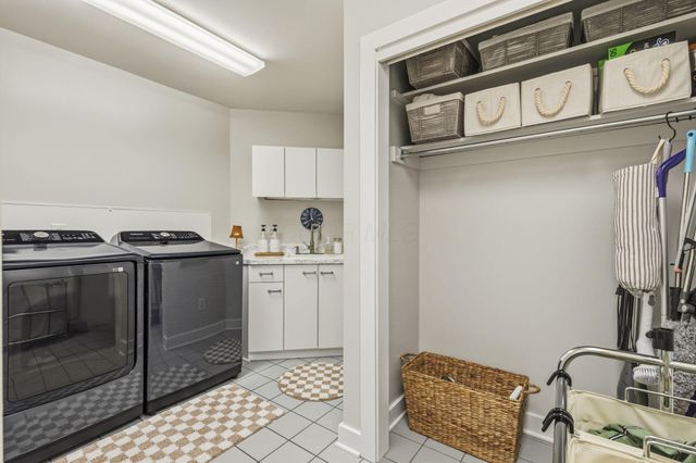 2323 Colts Neck Road, Blacklick, OH 43004