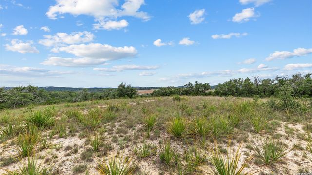 22073 SCENIC LOOP RD, San Antonio, TX 78255