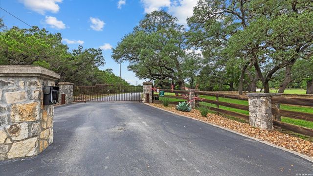 22073 SCENIC LOOP RD, San Antonio, TX 78255