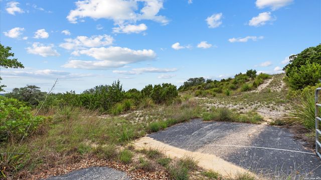 22073 SCENIC LOOP RD, San Antonio, TX 78255
