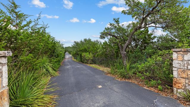 22073 SCENIC LOOP RD, San Antonio, TX 78255