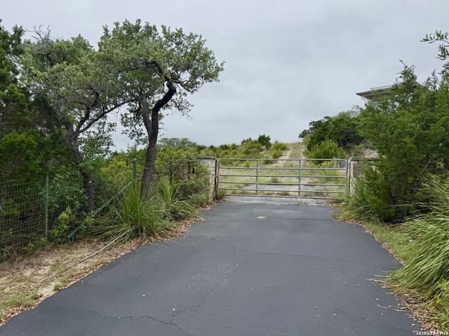22073 SCENIC LOOP RD, San Antonio, TX 78255