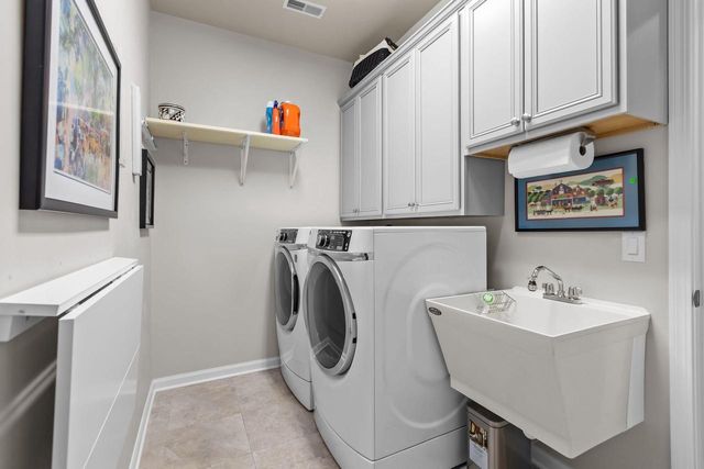 2379 E GLENHURST LANE, Appleton, WI 54913
