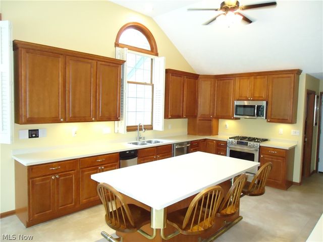 2740 S Canyon Trail, Hinckley, OH 44233
