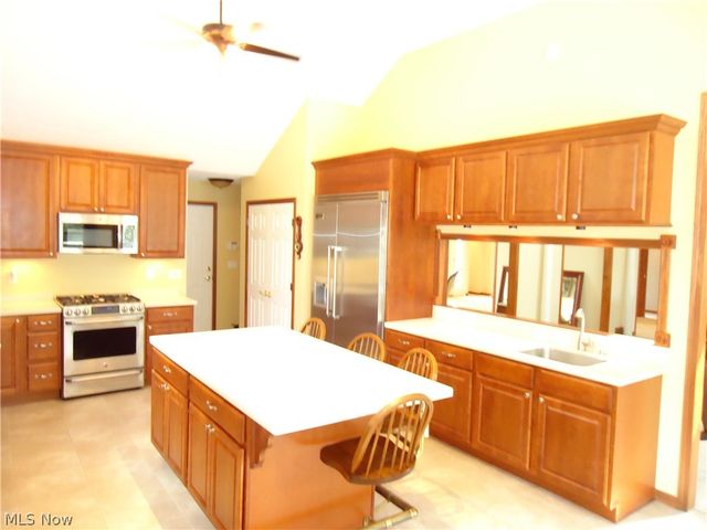 2740 S Canyon Trail, Hinckley, OH 44233