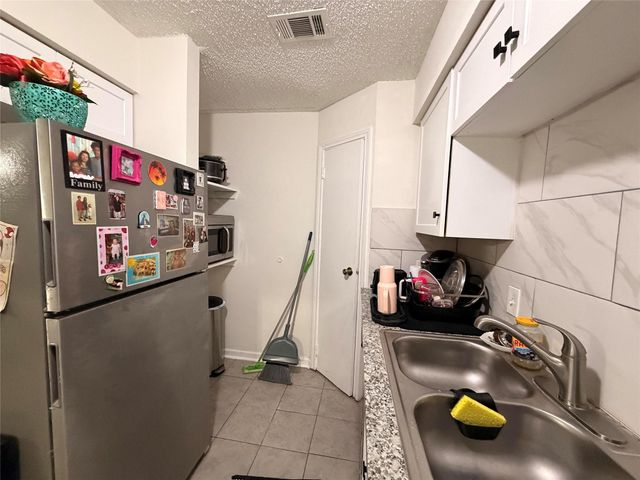 2501 Gulf Freeway 4A, Dickinson, TX 77539