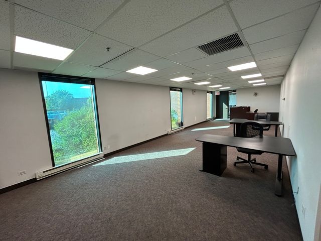 977 N OAKLAWN Avenue, Elmhurst, IL 60126