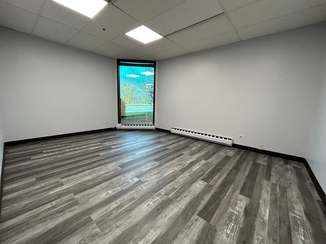 977 N OAKLAWN Avenue, Elmhurst, IL 60126