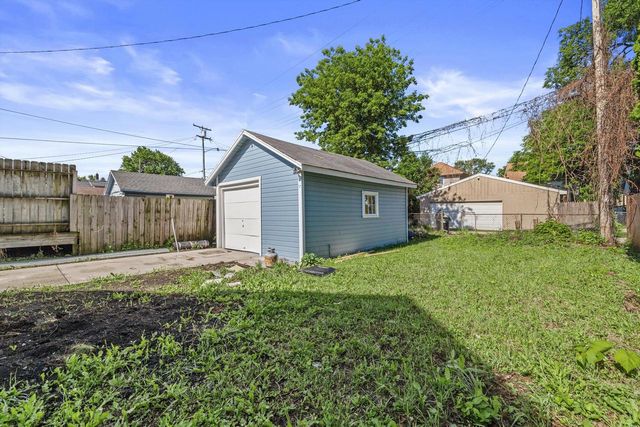 1810 Flett AVENUE, Racine, WI 53403