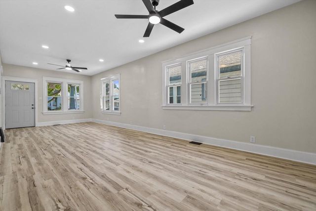 1810 Flett AVENUE, Racine, WI 53403