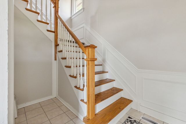 129 S Prairie Street, Batavia, IL 60510