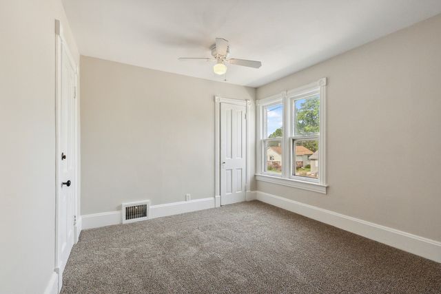 129 S Prairie Street, Batavia, IL 60510