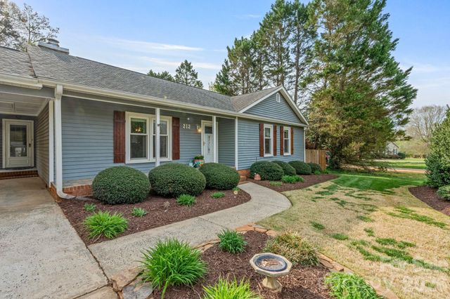 212 Woody Court, Gastonia, NC 28056