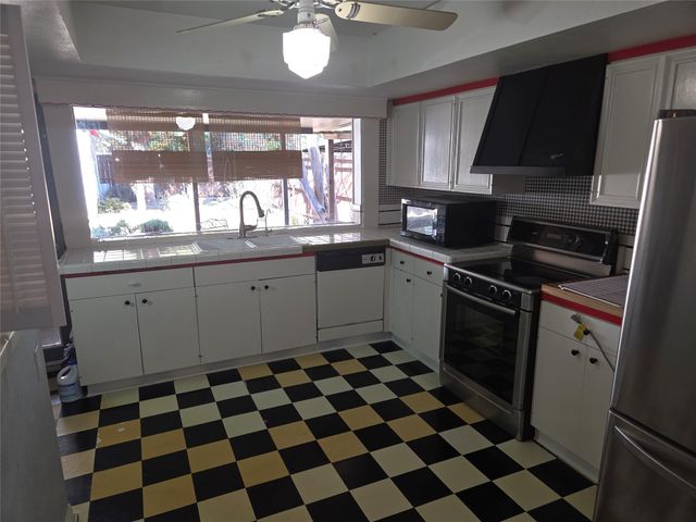 1405 Carnation Drive, Lewisville, TX 75067