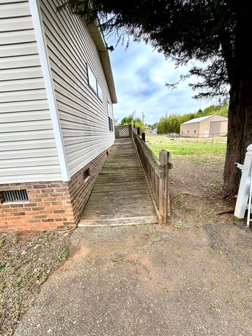 6408 Greenfield Drive, Spartanburg, SC 29303