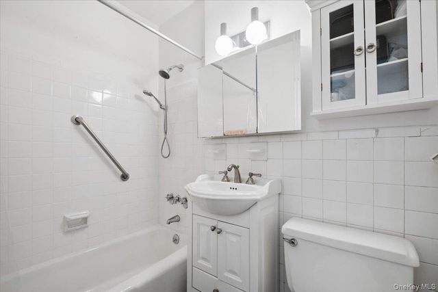 250 Garth Road 2E3, Scarsdale, NY 10583