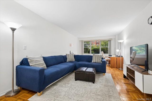 250 Garth Road 2E3, Scarsdale, NY 10583
