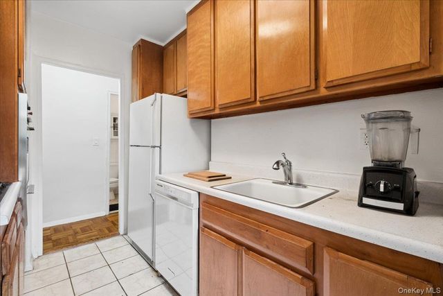 250 Garth Road 2E3, Scarsdale, NY 10583