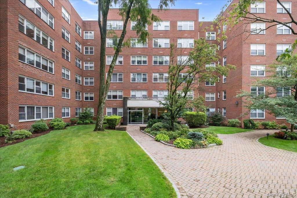 250 Garth Road 2E3, Scarsdale, NY 10583 — photo 2
