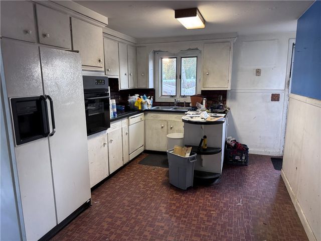 22 Lorraine Avenue, Coventry, RI 02816