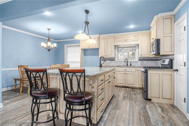 2202 N River Road, Lavaca, AR 72941