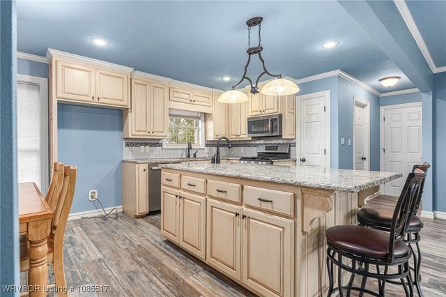 2202 N River Road, Lavaca, AR 72941