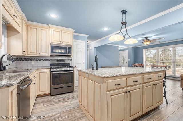 2202 N River Road, Lavaca, AR 72941