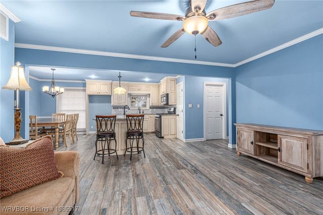 2202 N River Road, Lavaca, AR 72941