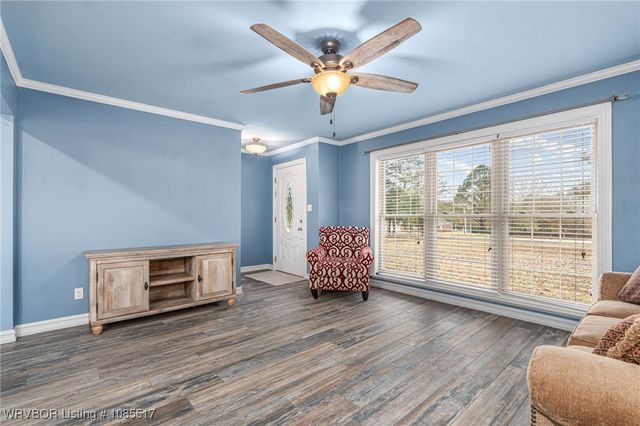 2202 N River Road, Lavaca, AR 72941