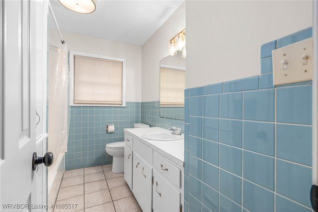 2202 N River Road, Lavaca, AR 72941