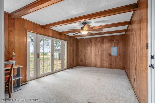 2202 N River Road, Lavaca, AR 72941