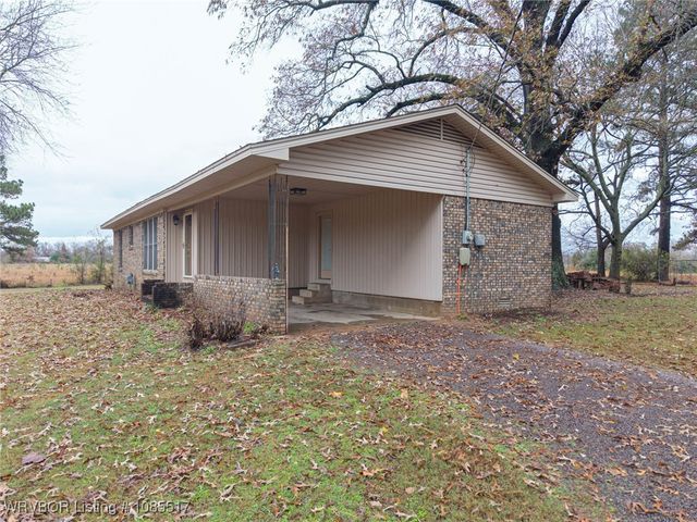 2202 N River Road, Lavaca, AR 72941