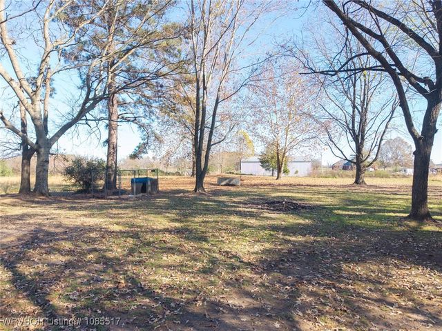 2202 N River Road, Lavaca, AR 72941