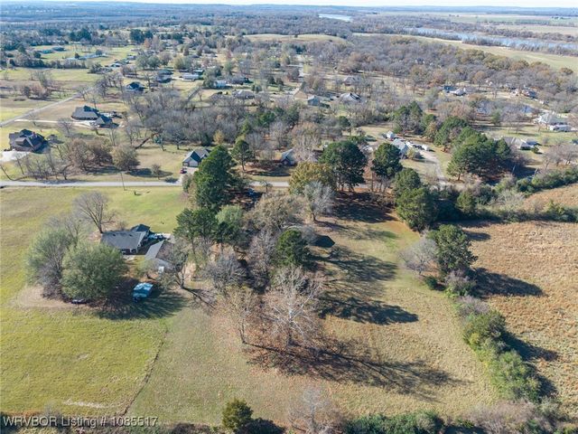 2202 N River Road, Lavaca, AR 72941