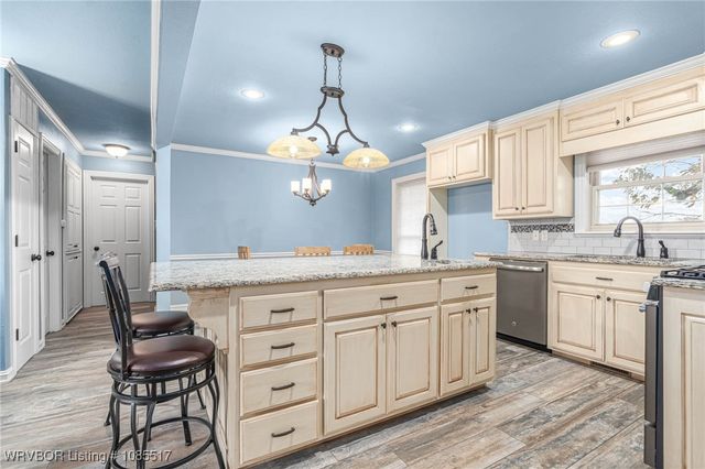 2202 N River Road, Lavaca, AR 72941