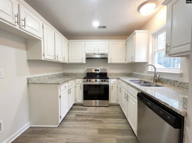 83 Elmwood Boulevard S, Elgin, SC 29045