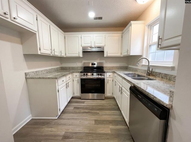 83 Elmwood Boulevard S, Elgin, SC 29045