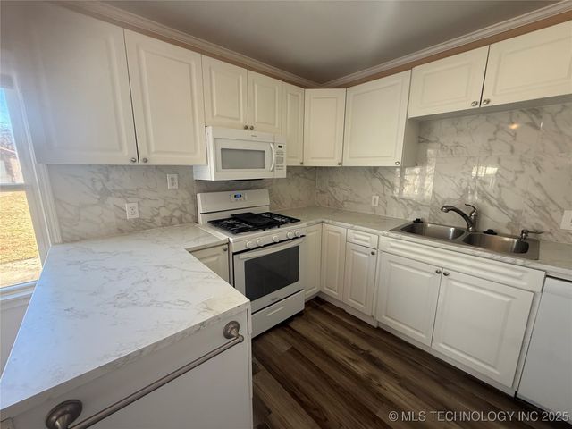 208 N Edmond, Muskogee, OK 74403